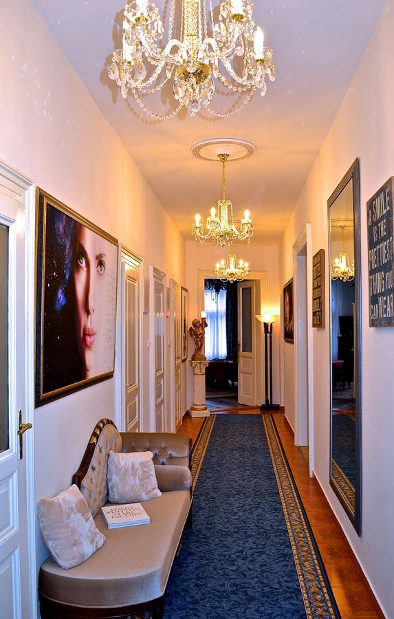 Luxury Versace Apartment Prag