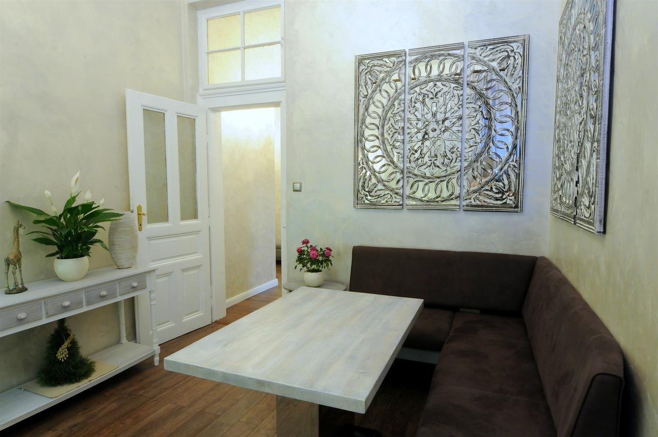 Luxury Versace Apartment Prag