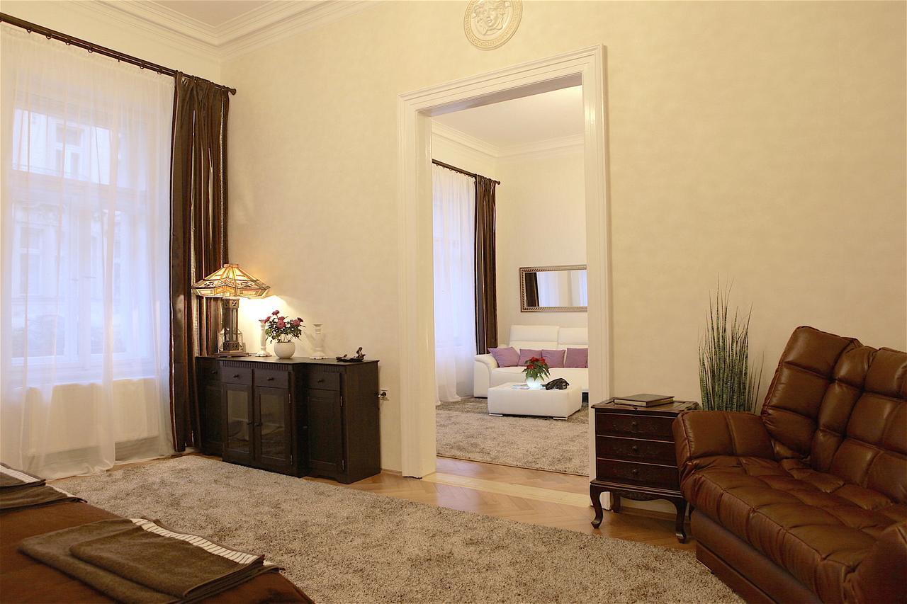Luxury Versace Apartment Prag