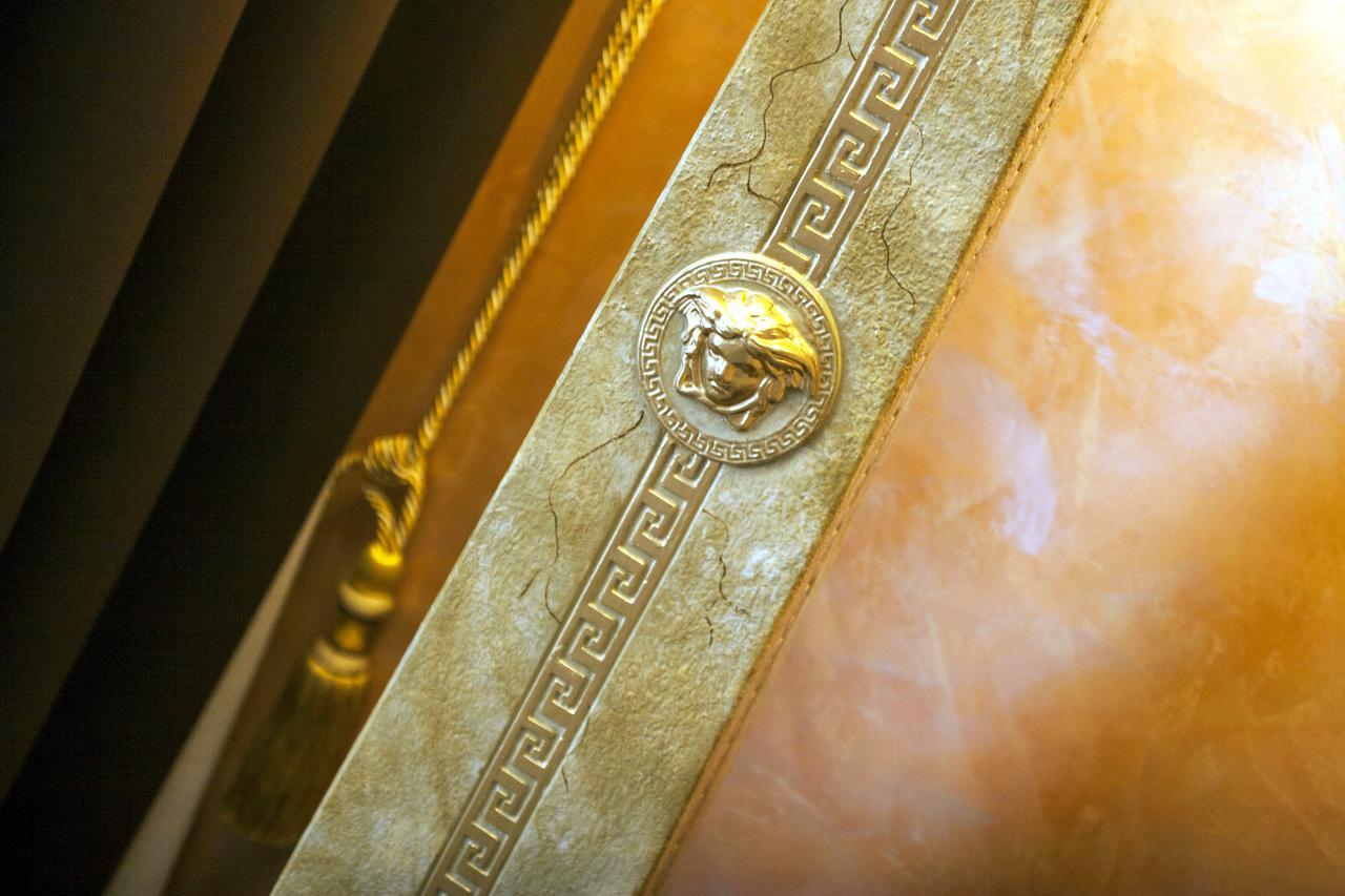 Luxury Versace Apartment Prag