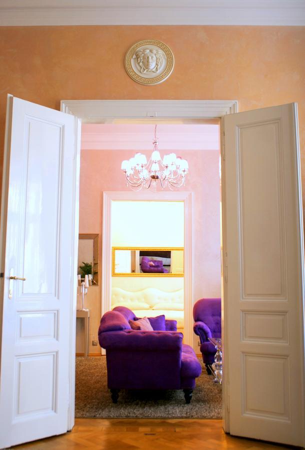 Luxury Versace Apartment Prag