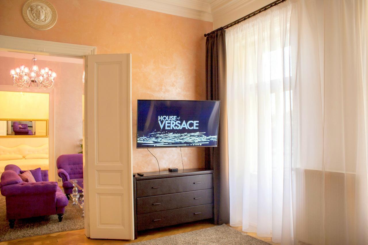 Luxury Versace Apartment Prag